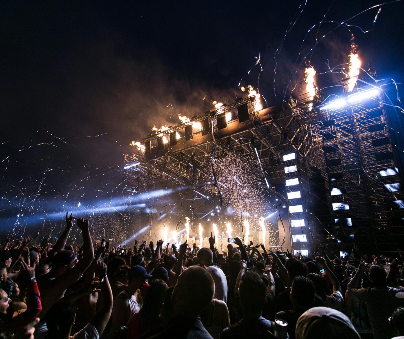 pexels-wendywei-1190297